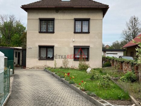 Dvoupatrová rodinný dům, pozemek 384 m²