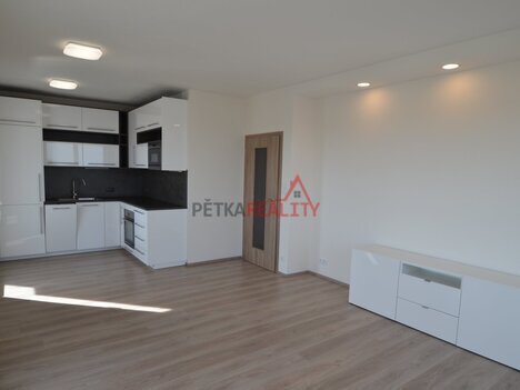 Nabízíme k prodeji byt 2+kk s terasou a designovým vybavením, novostavba 59 m²